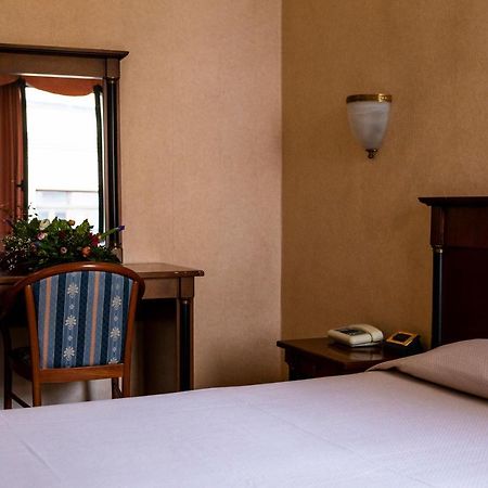 Hotel Astor Plasencia Exterior foto