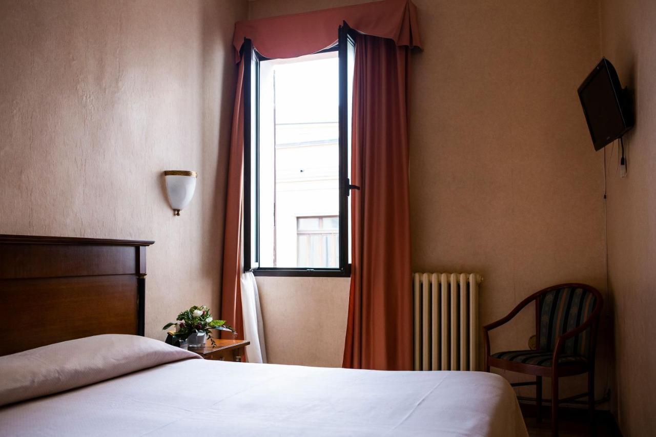 Hotel Astor Plasencia Exterior foto