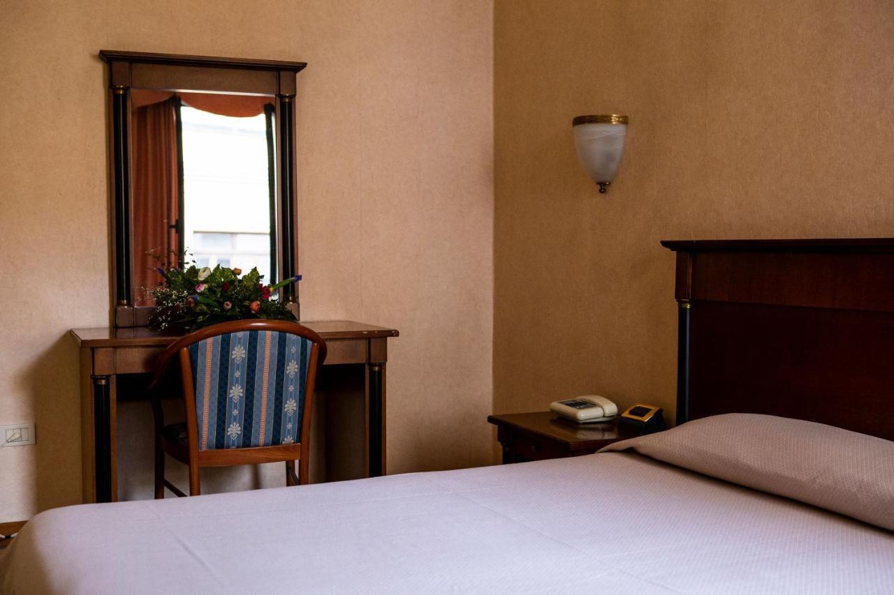 Hotel Astor Plasencia Exterior foto
