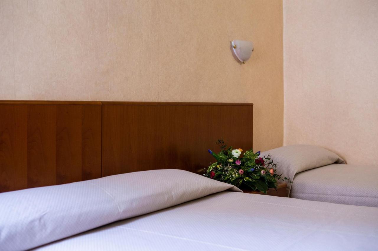 Hotel Astor Plasencia Exterior foto